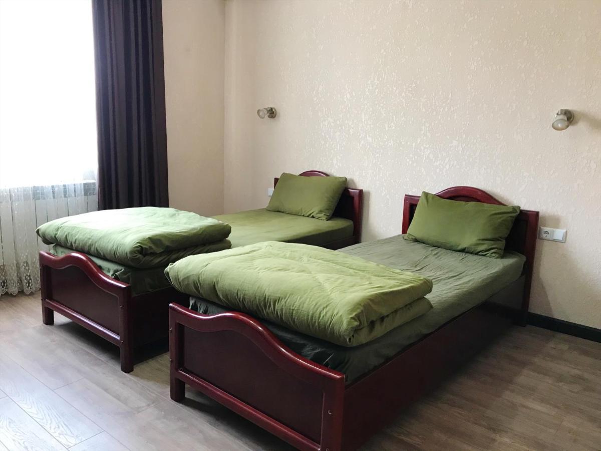 Apple Hostel Biszkek Zewnętrze zdjęcie